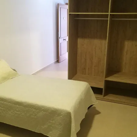 Hostal Restaurante El Poligono * La Roca de la Sierra